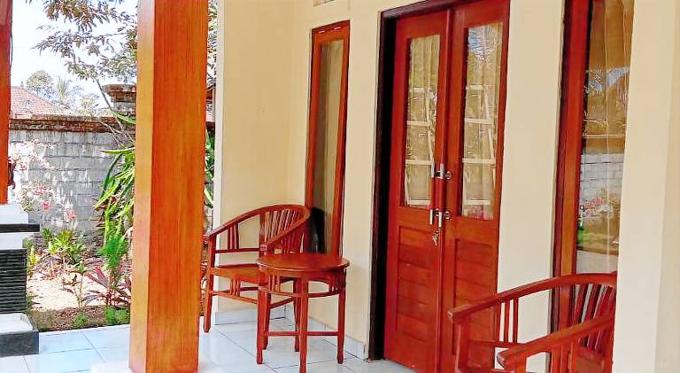 Rental apartment with yard & patio — photo 5