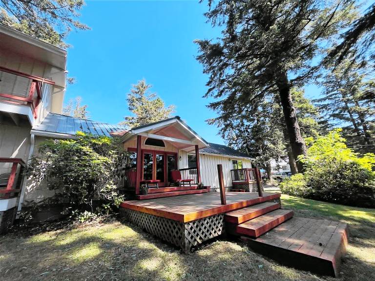 House  Cascade Locks