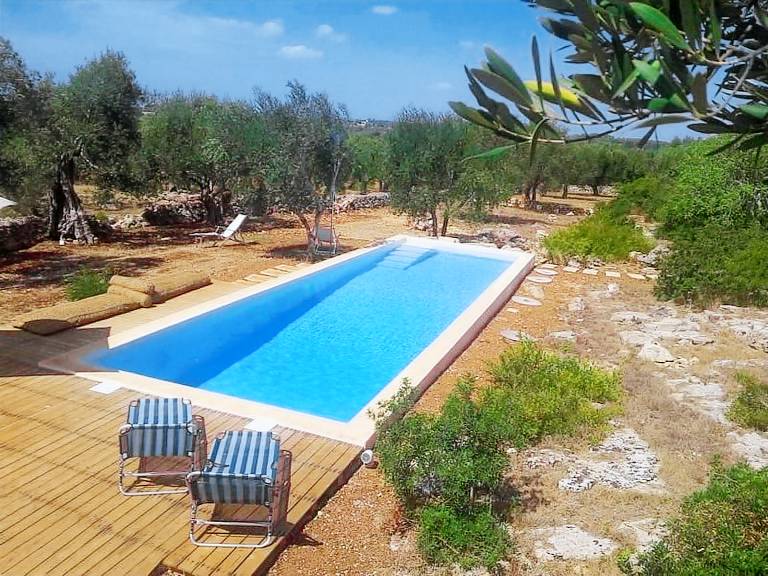 Vacation home with yard, BBQ & private pool — photo 3