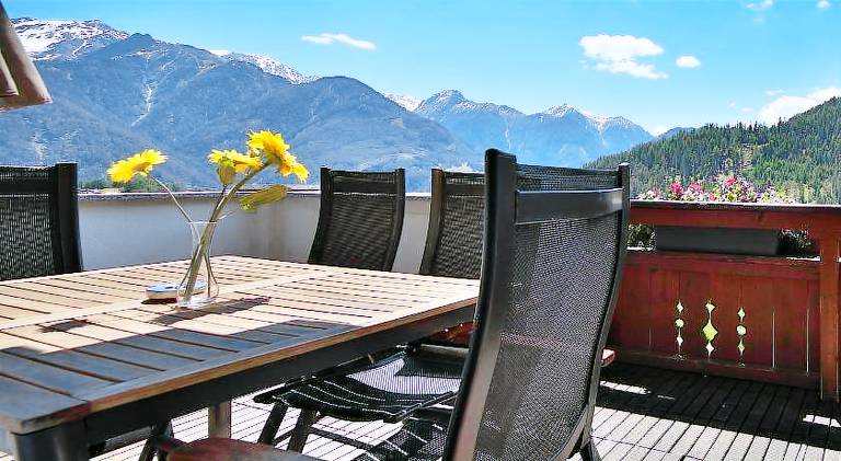 Rental apartment with patio & garden — photo 3