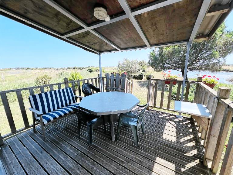 Chalet with barbeque & garden — photo 3
