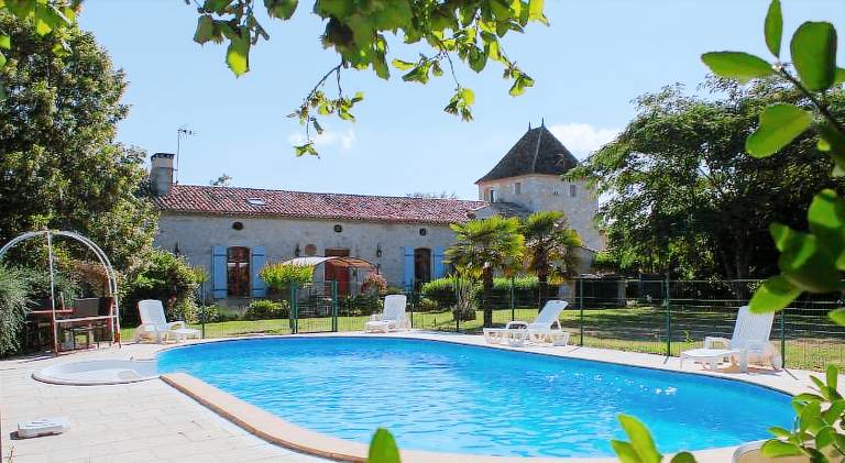 Vacation home with patio, grill & jacuzzi in Marmande
