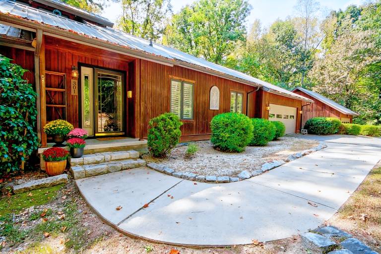 House with garden & patio in High Point, NC