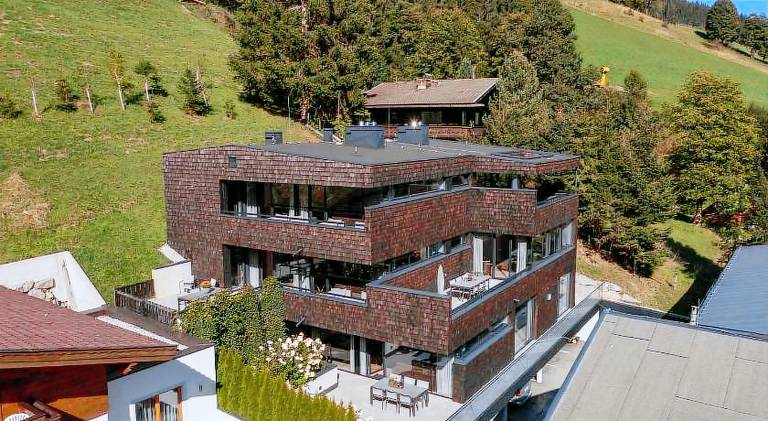 Holiday apartment with patio & yard | Next to the ski | Suitable for remote work | Pets allowed in Zell am See