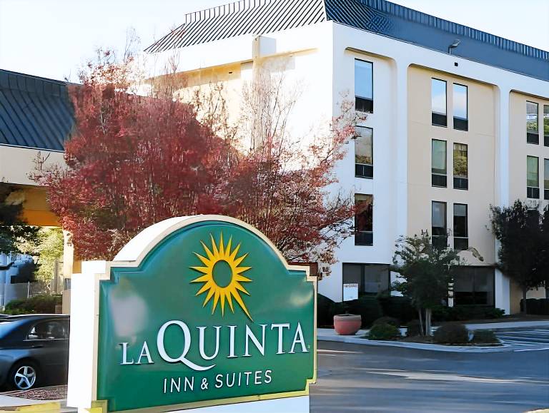 CLT Airport Inn & Suites in Charlotte, NC
