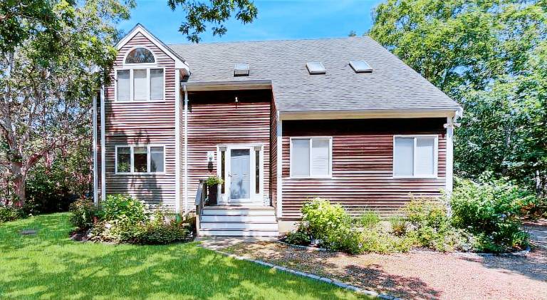 Vacation home with 4 rooms for 12 persons in Martha's Vineyard, MA