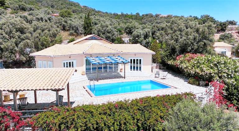 Fully equipped villa with terrace, private pool & garden | Pets allowed in Lefkada