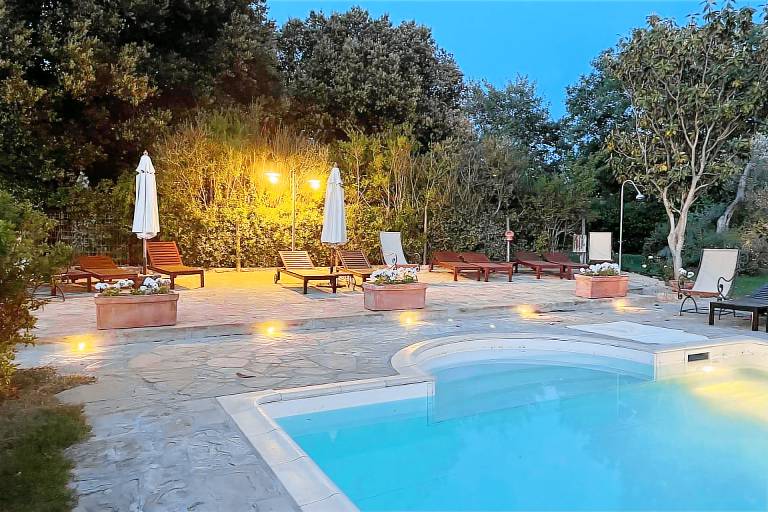 Holiday apartment with yard & barbeque — photo 4