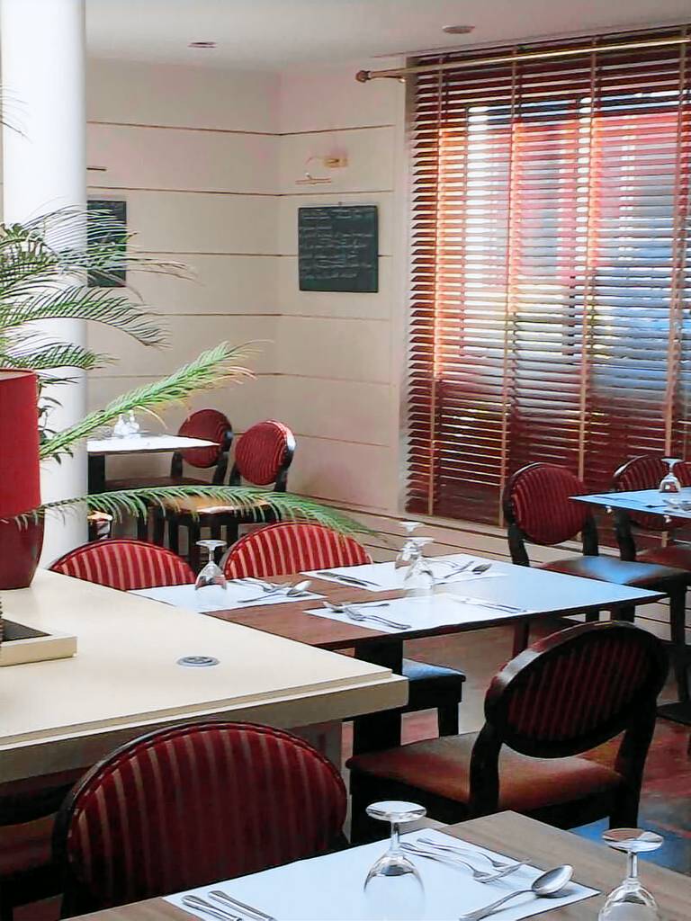 Logis Hotel Restaurant LE MONARQUE — photo 4