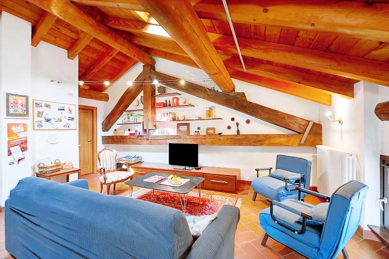 ‘La Mansarda Del Viaggiatore’ Apartment with Mountain View, Private Terrace & Wi-Fi in Aosta