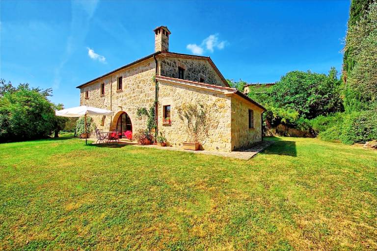Villa with yard, private pool & terrace — photo 2