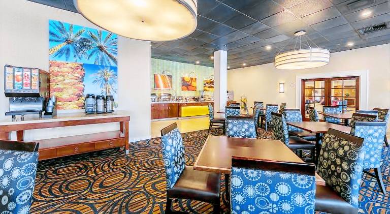 Clarion Hotel Anaheim Resort — photo 3