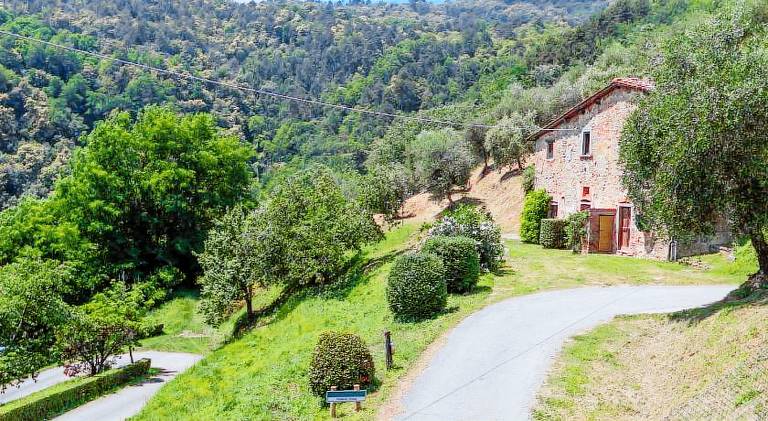 Vacation home with pool in Pescia
