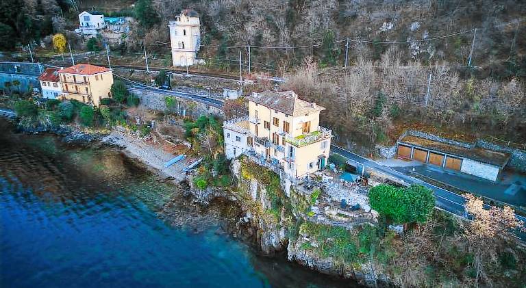 Fully equipped wonderful rental apartment with terrace | Suitable for remote work | Dogs allowed in Varenna