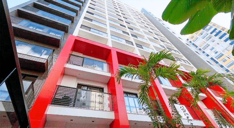 Apartment with pool, yard & terrace in Santos