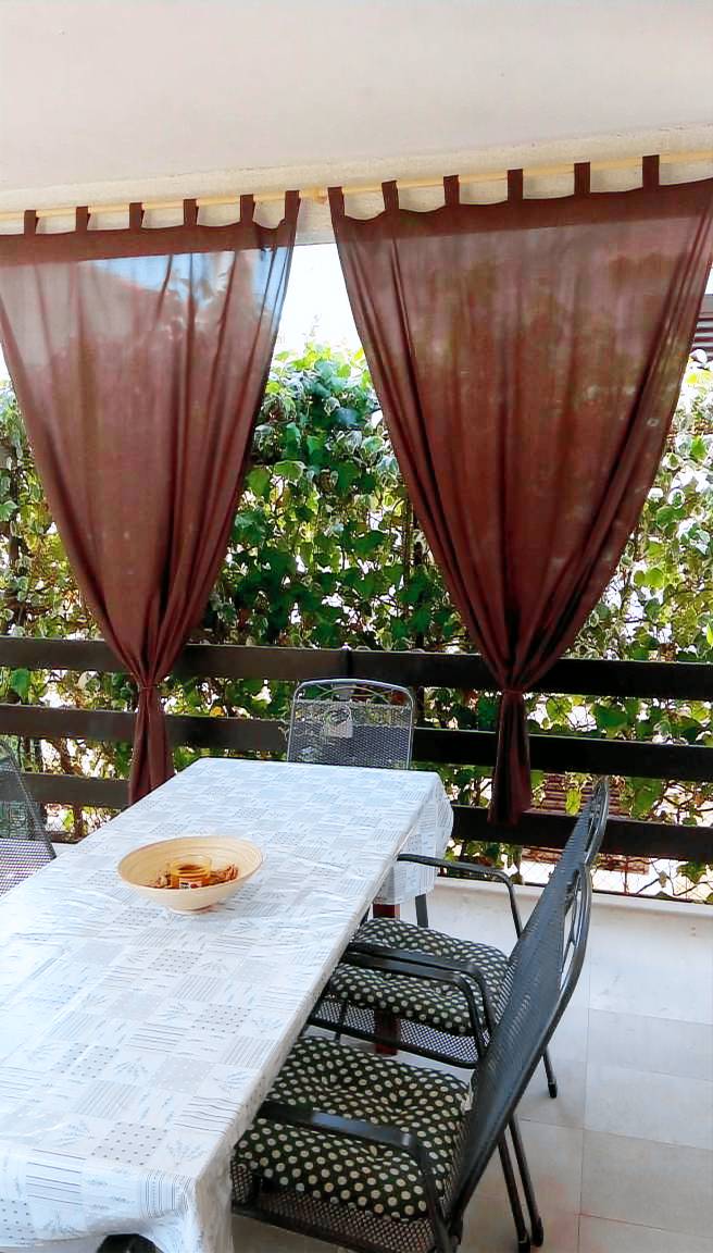 Apartment with patio, barbecue & yard — photo 4