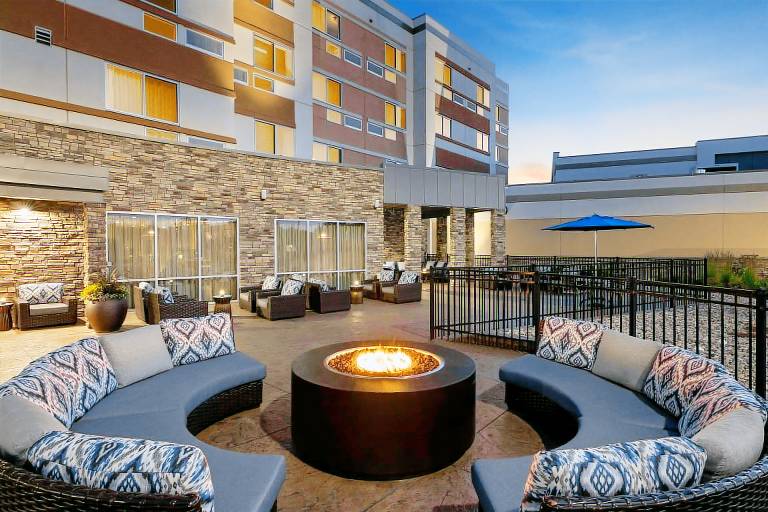 Courtyard by Marriott Omaha Bellevue at Beardmore Event Center — photo 3