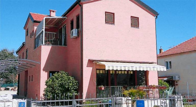 Holiday apartment with garden, barbeque & patio in Biograd na Moru
