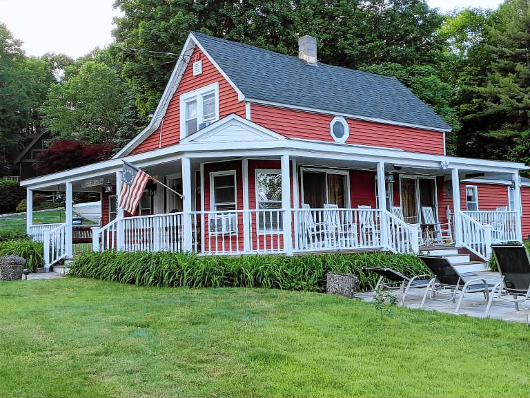 Farmhouse Bolton Landing