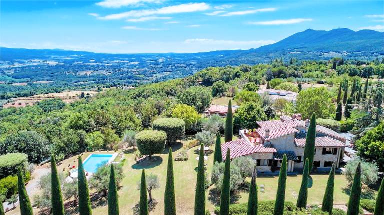 Fully equipped spacious villa with garden, barbeque & private pool | Perfect for remote work | Pet-friendly — photo 2