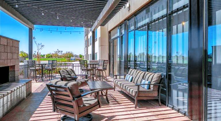 Holiday Inn Express and Suites Gilbert Mesa Gateway Airport By IHG — photo 3