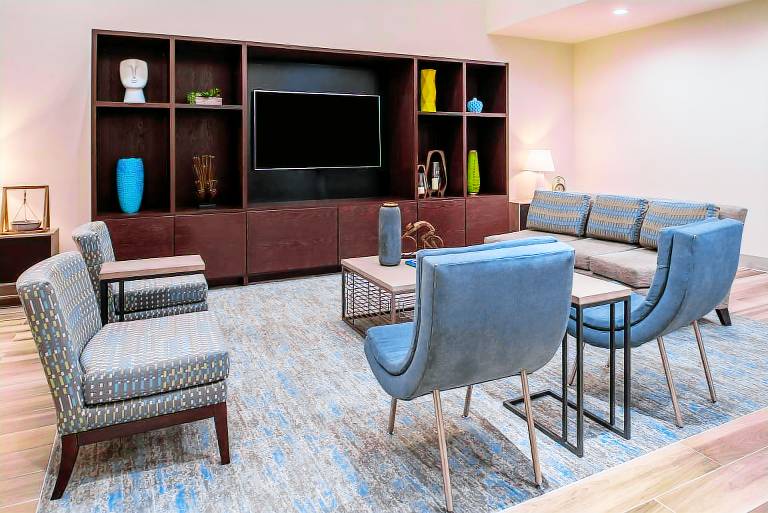 Holiday Inn and Suites Dallas-Addison By IHG — photo 2