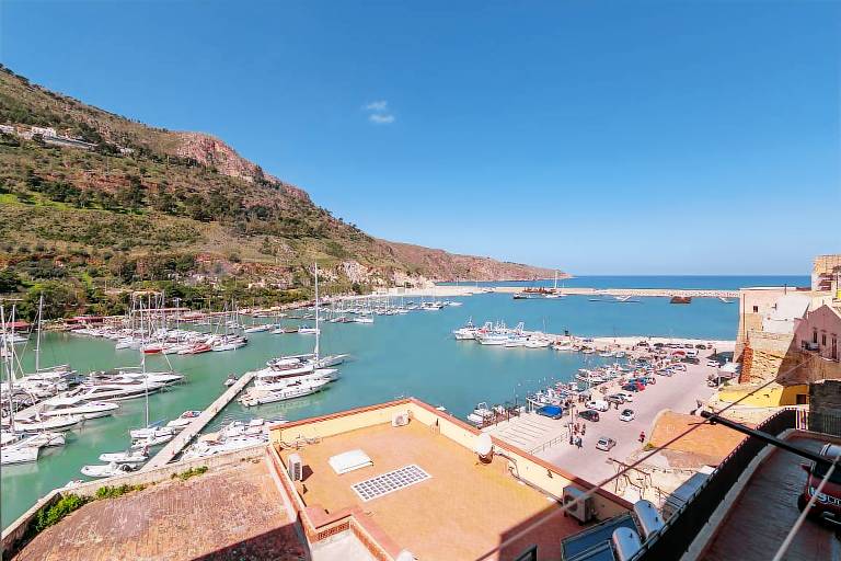 Holiday Home "Angolo di Cielo" with Sea View, Balcony & Wi-Fi — photo 2