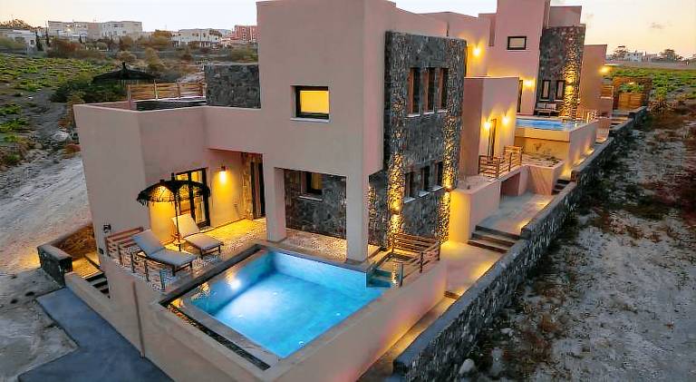 Serviced apartment with garden, pool & patio | Perfect for remote work — photo 2