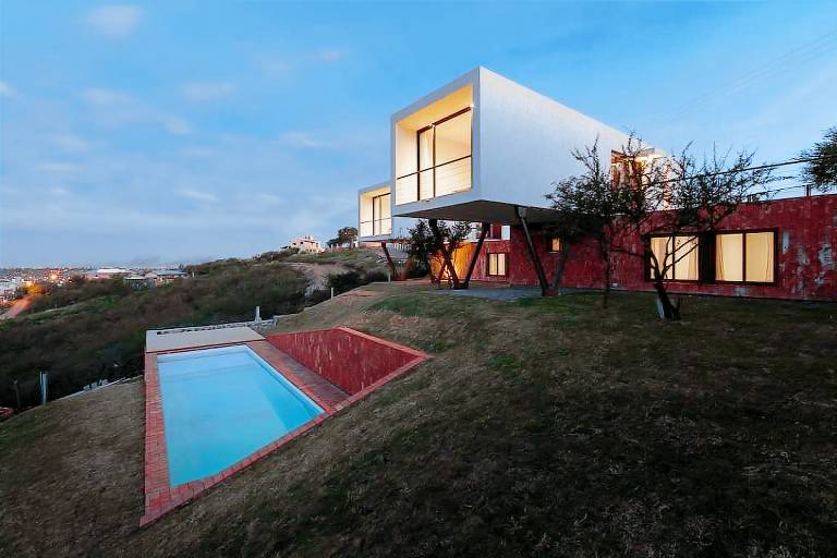 Vacation home with pool — photo 4