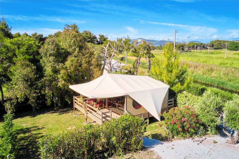 Camping with terrace, barbecue & garden | Garden view | Close to the beach | Pets are welcome — photo 2