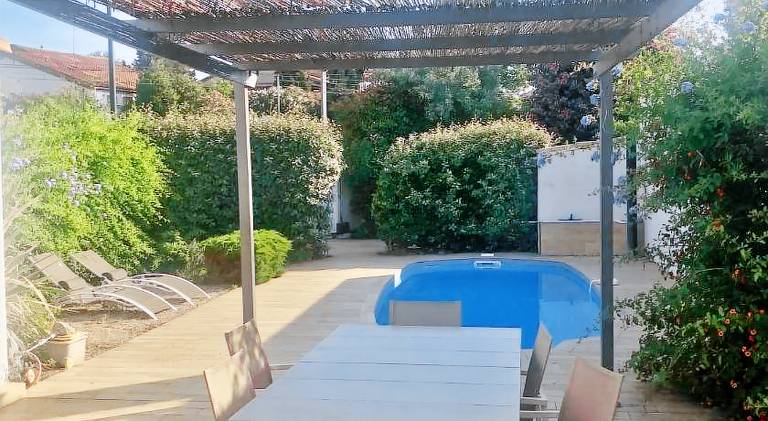 Villa with garden, private pool & patio in Balaruc-les-Bains