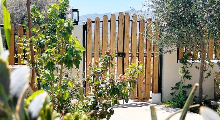 Charming holiday apartment with terrace & yard | Pet-friendly in Heraklion