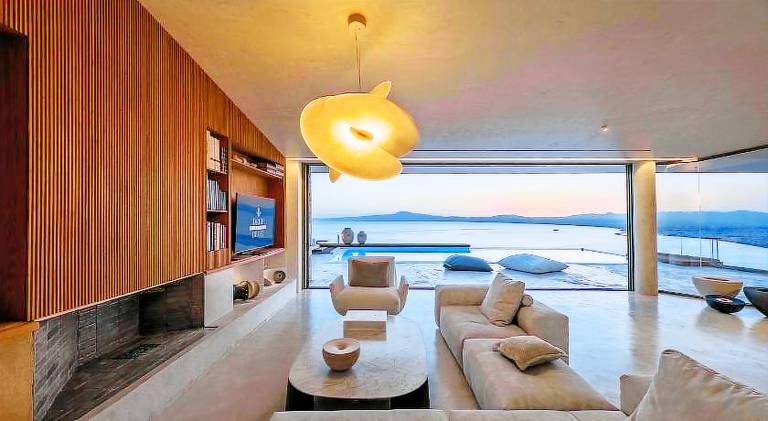 Villa with hot tub, private pool & patio — photo 3