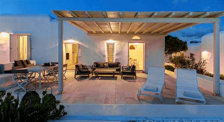 Villa with yard, terrace & pool — photo 3