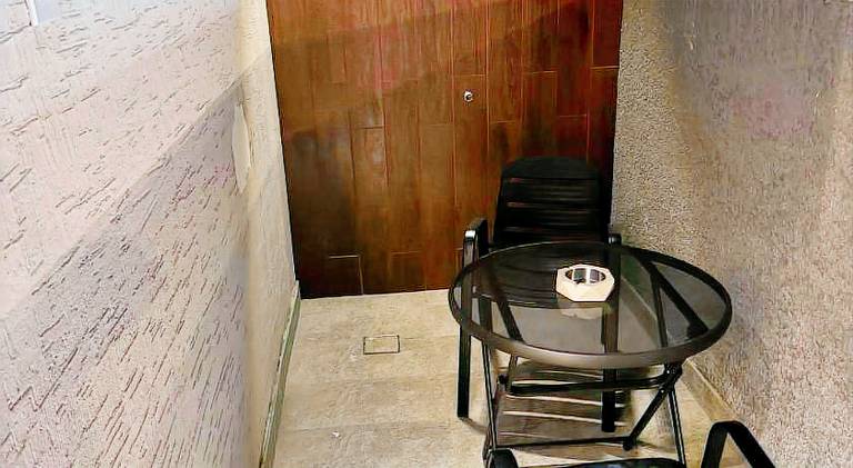 Apartment with patio — photo 5