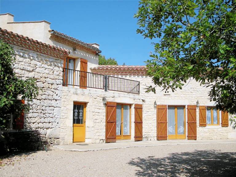 Gite with patio, garden & private pool | Pets allowed — photo 3