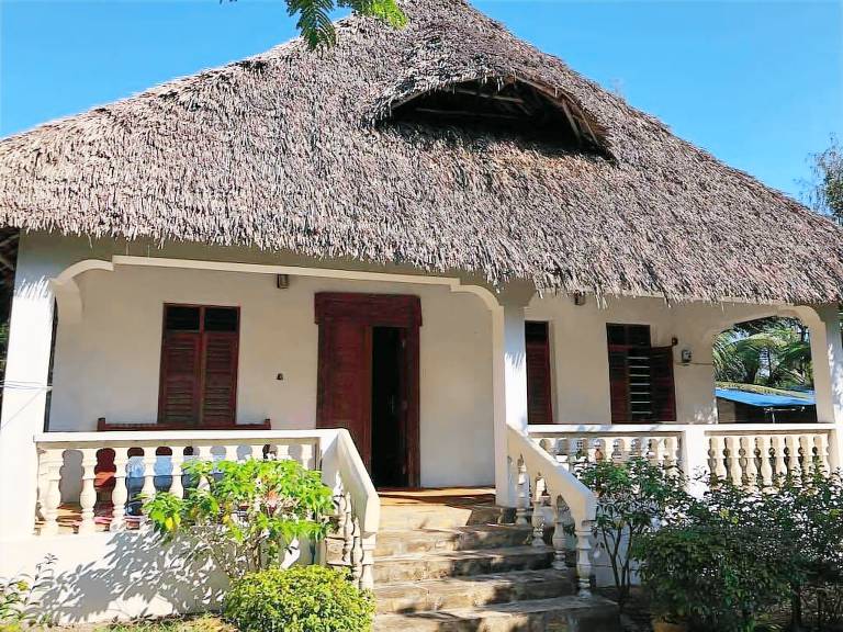 Hus  Bwejuu