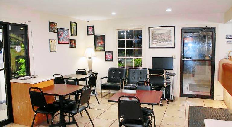 Americas Best Value Inn Tuscaloosa — photo 5