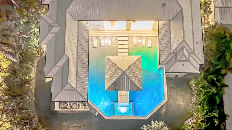 Family-friendly vacation home with grill, private pool & jacuzzi | Next to the beach | Dogs allowed — photo 5