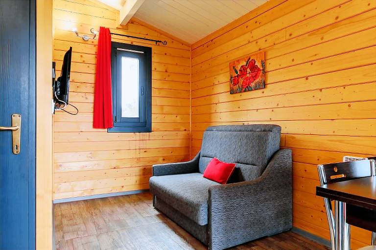 Children-friendly lovely chalet with hot tub, garden & BBQ | Mountain view | Dogs allowed — photo 4