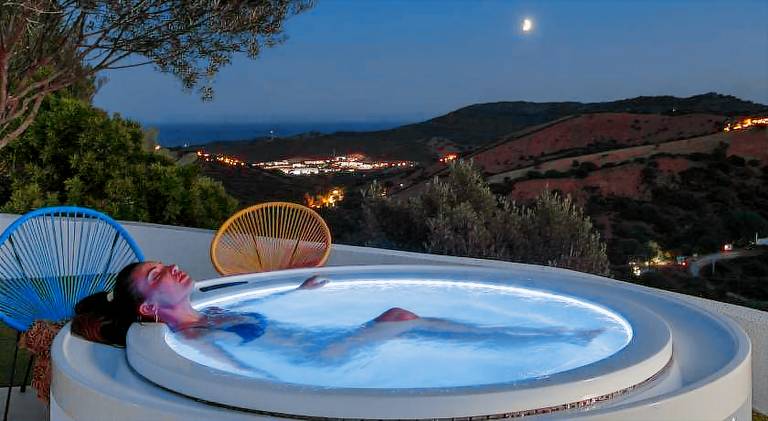 Villa with hot tub & pool in Posada