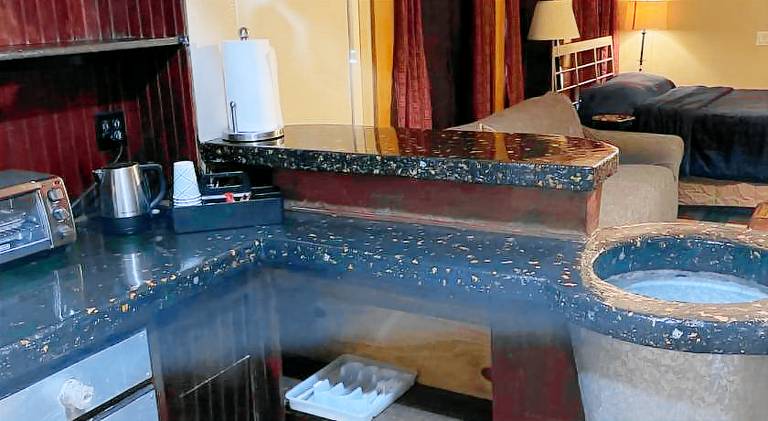 THE SINATRA STUDIO FULL KITCHEN and SWIMMING POOL walk to ARTS RooSEVELT ROW CONVENTION CENTER ASU D — photo 4