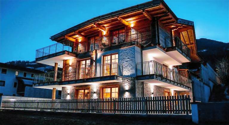 Rental apartment with terrace, BBQ & sauna in Uderns