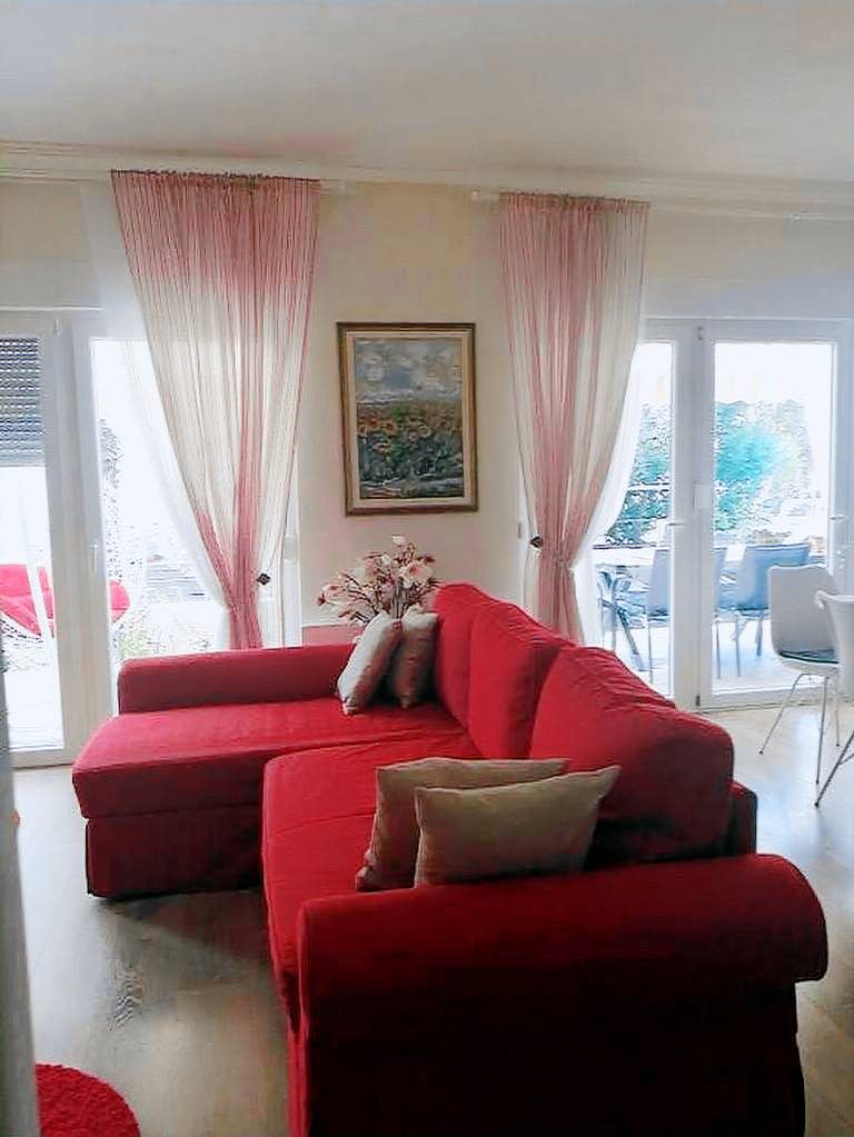 Fully equipped lovely holiday apartment with yard, pool & patio | Pets are welcome — photo 3