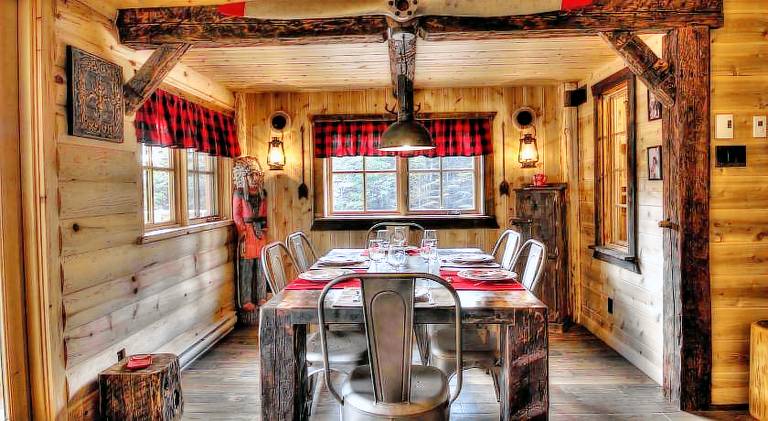 Chalet with hot tub — photo 2