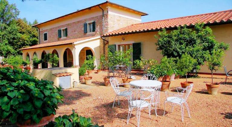 Farm with terrace, yard & barbeque — photo 4