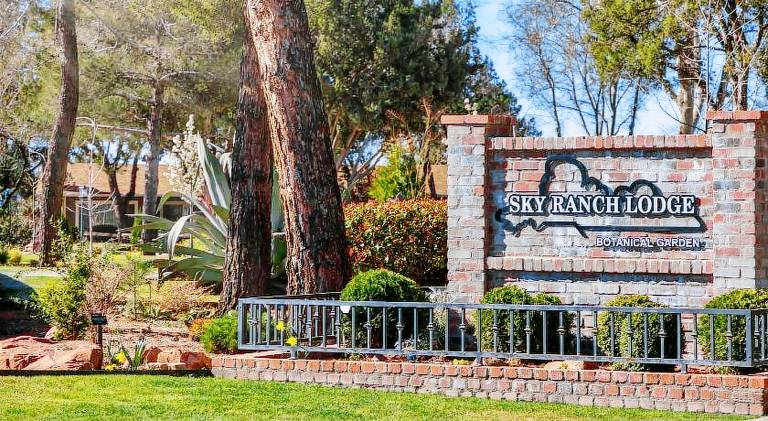 Sky Ranch Lodge — photo 2