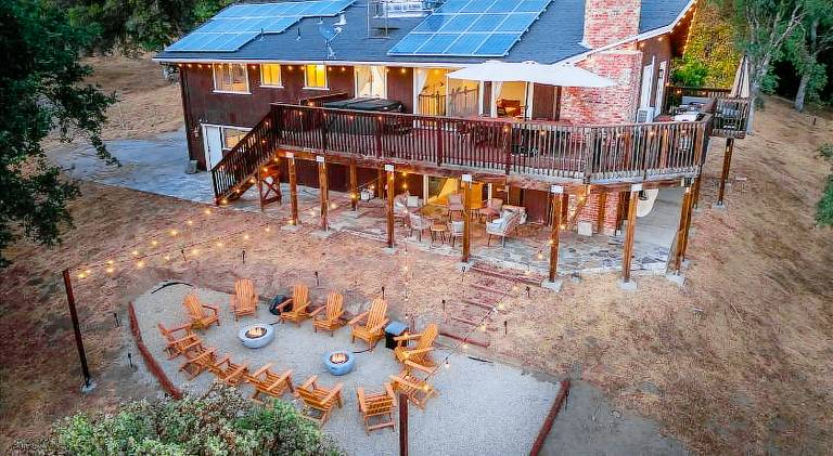Vacation home with jacuzzi in Oakhurst, CA