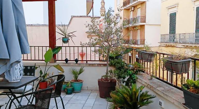 Apartment with terrace — photo 5