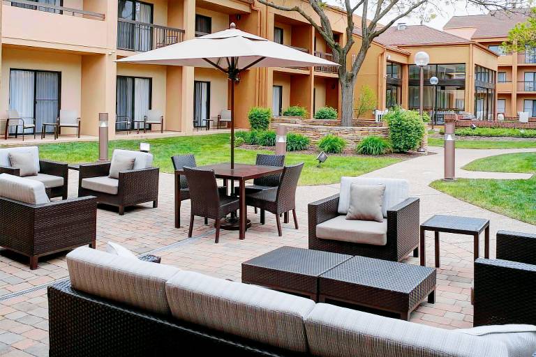 Courtyard by Marriott Detroit Dearborn — photo 4